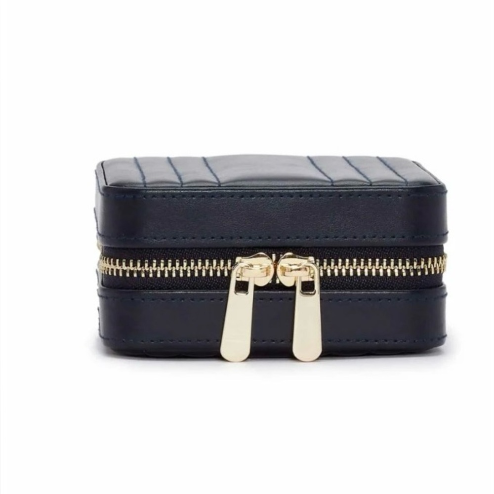 Maria Small Zip Case

Wolf Jewelry Box